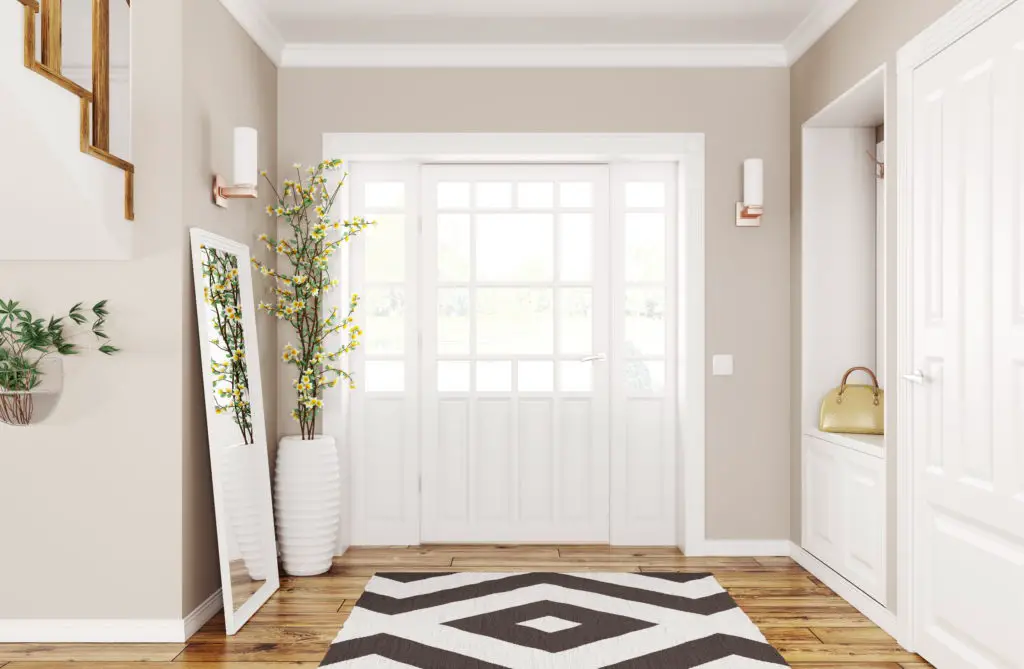 Large Clean Foyer / Entryway