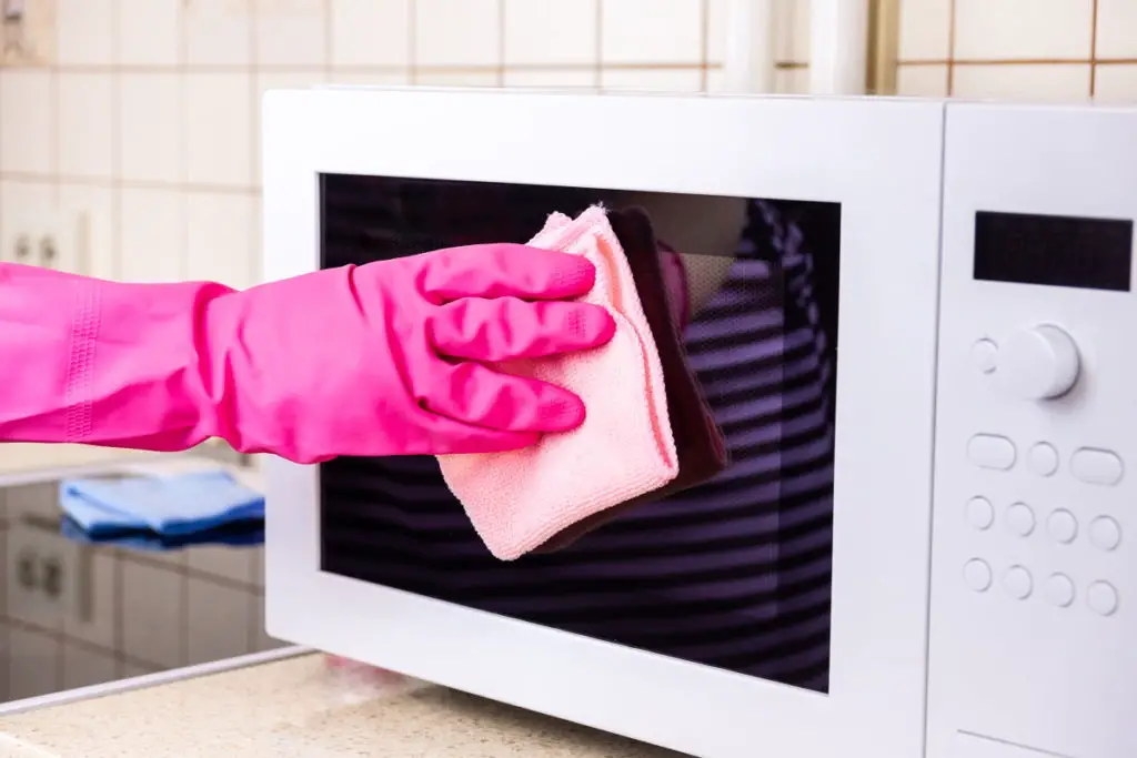 10 Minute chore - Clean microwave