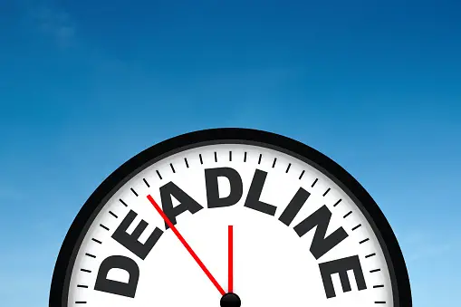 Clock with the word Deadline 